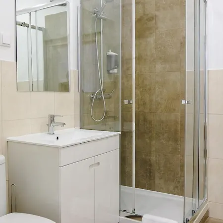 Pensión 4u Airport 3*