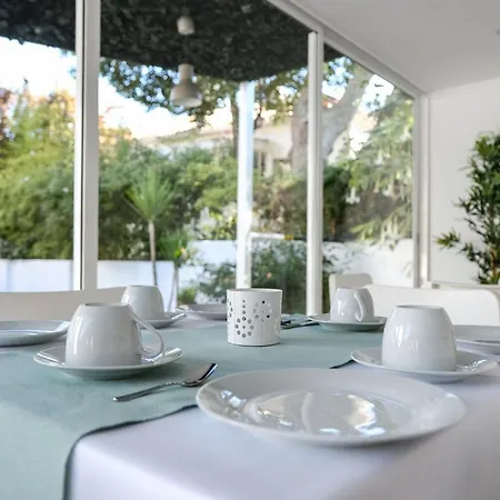 Pensión 4u Airport 3*